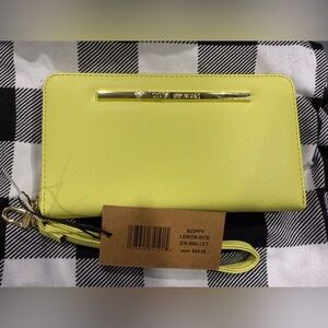 BRAND NEW! Steve Madden wallet/wristlet. Great gift!
